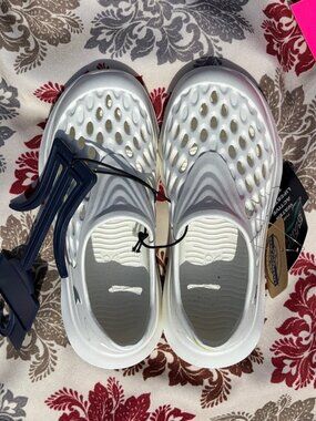 Rugged Shark Water Shoes White Koi Fish Size 11 New With Tag